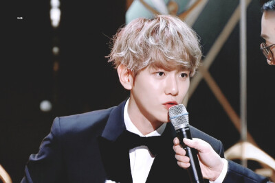 #边伯贤# 【边伯贤】 @baekhyunee7 161231 SBS 演技大赏 NewStar赏 & 祝贺舞台 伯贤 CAP (8) (cr.48SB56b,506house,narin_aria) ​​​​