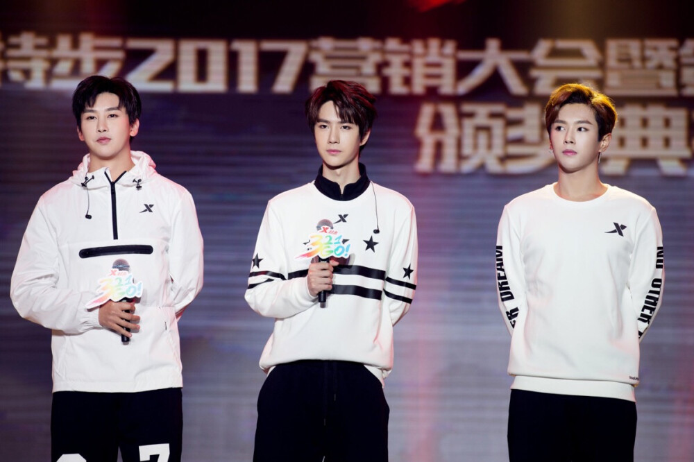 170322 樂華官方TW更新：
[PHOTO] 170321 X-TEP SHOWCASE SKETCH
#UNIQ #??? #??? #ZHOUYIXUAN #?? #WENHAN #?? #YIBO
