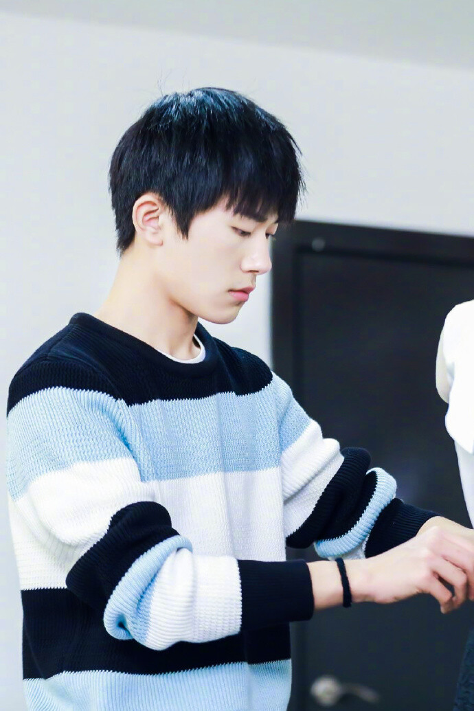 【去水印，微调】