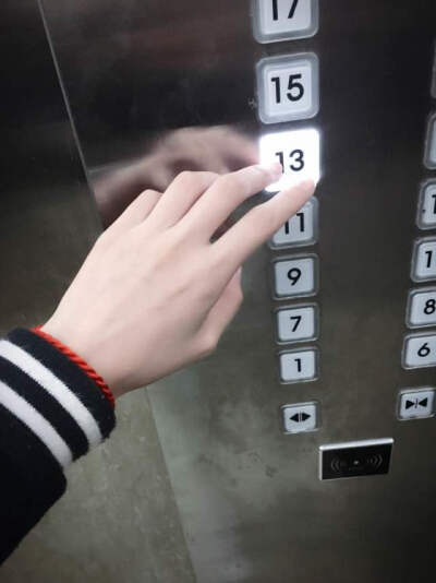 顾盼流连，如时光搁浅，是重逢亦如初见。男士头像