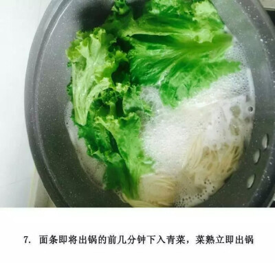 【酸辣汤面】
开胃好吃不过酸辣面，吃完之后超级满足，做法感人，颜控吃货大爱！ ​​​​