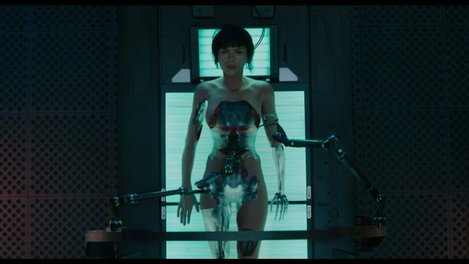 攻壳机动队 Ghost in the Shell
导演 | 鲁伯特·桑德斯
主演 | 斯嘉丽·约翰逊 / 皮鲁·埃斯贝克 / 迈克尔·皮特
类型 | 剧情 / 动作 / 科幻 / 犯罪
上映日期 | 2017-03-31
翻拍自日本经典动画作品《攻壳机动队》，斯嘉丽·约翰逊、北野武、朱丽叶·比诺什加盟。
