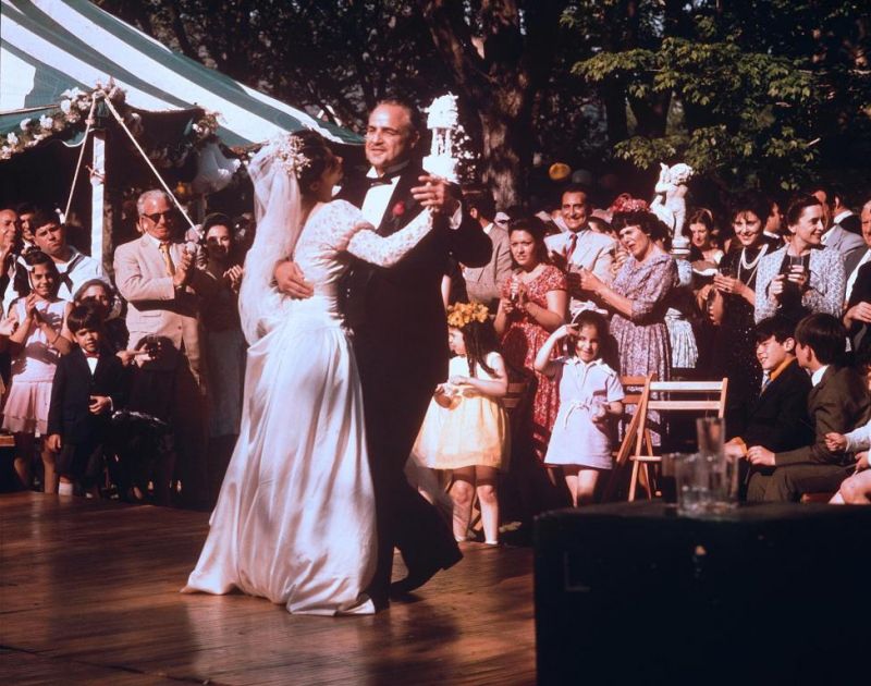 教父剧照女儿康妮的婚礼上教父与爱女共舞一曲