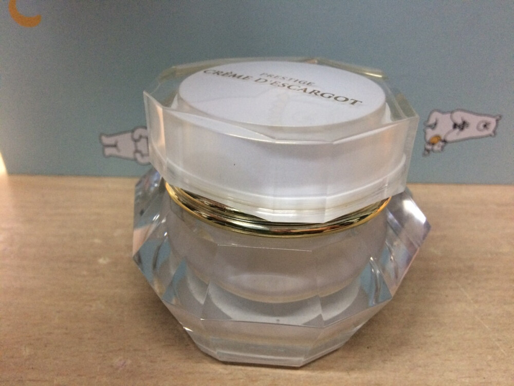 蜗牛霜:一年多之前买的,终于用完了.