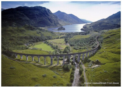 Glenfinnan Viaduct（格伦芬南高架桥）——霍格沃兹特快列车