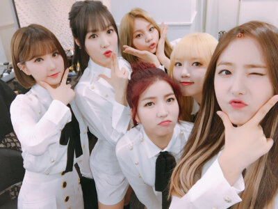 GFRIEND（여자친구）金素晶 郑艺琳 丁恩妃银河 崔俞娜俞宙 黄恩菲信飞 金艺源严智