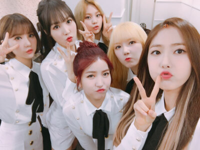 GFRIEND（여자친구）金素晶 郑艺琳 丁恩妃银河 崔俞娜俞宙 黄恩菲信飞 金艺源严智