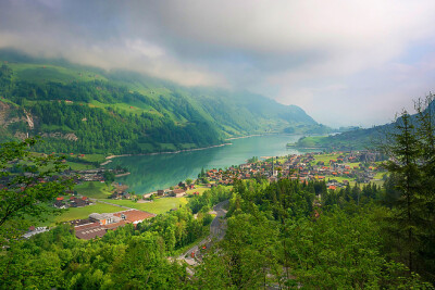 瑞士的湖畔小镇Lungern