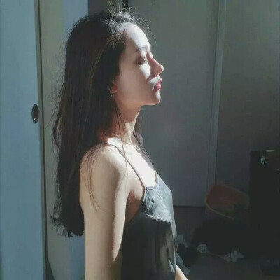 女头. 侧颜杀. 伤感.