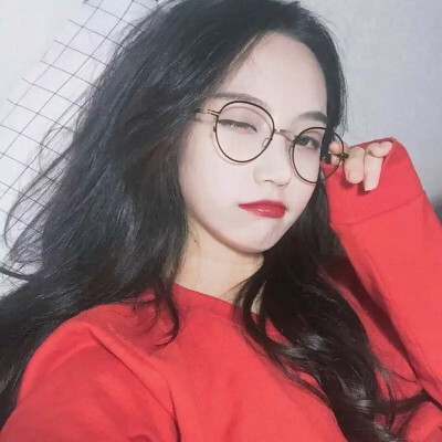 女头. 眼镜. 傲娇.