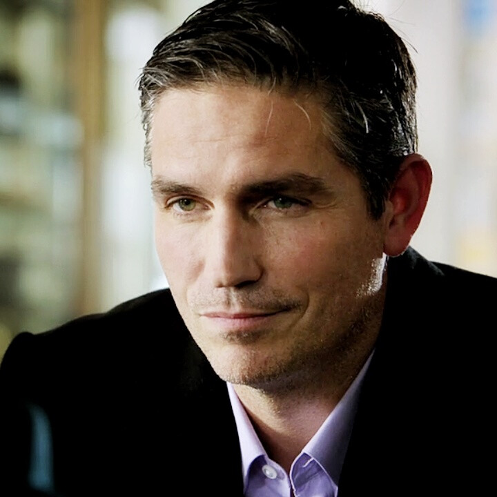 吉姆·卡维泽，原名詹姆斯·帕特里克·卡维泽（James Patrick Caviezel），美国电影与电视演员，1968年9月26日出生于华盛顿。