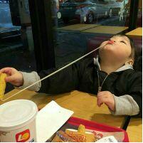 小孩搞怪，喜欢可以关注我喔！定时更新！