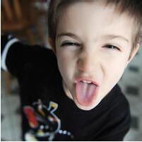 小孩搞怪，喜欢可以关注我喔！定时更新！