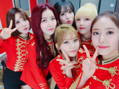 GFRIEND（여자친구）金素晶 郑艺琳 丁恩妃银河 崔俞娜俞宙 黄恩菲信飞 金艺源严智