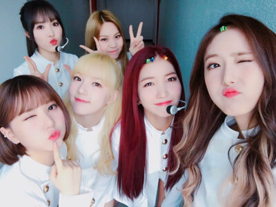 GFRIEND（여자친구）金素晶 郑艺琳 丁恩妃银河 崔俞娜俞宙 黄恩菲信飞 金艺源严智