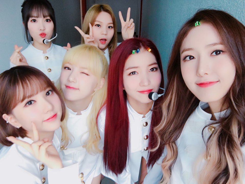 GFRIEND（여자친구）金素晶 郑艺琳 丁恩妃银河 崔俞娜俞宙 黄恩菲信飞 金艺源严智