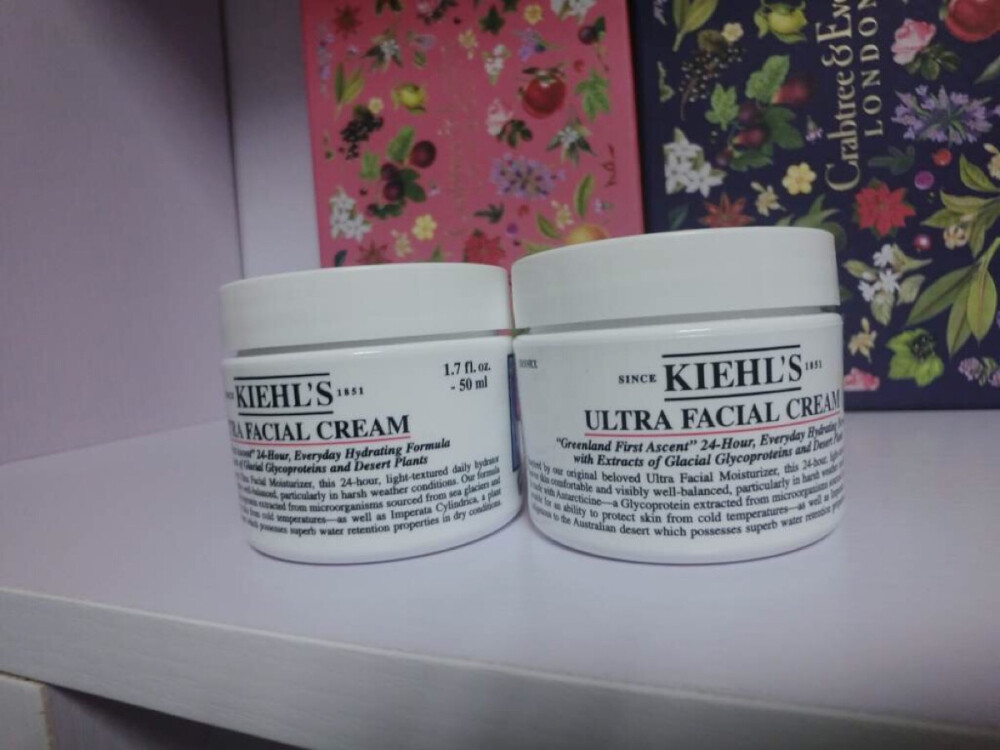 美国✨Kiehl’s/科颜氏高保湿面霜125ml！可谓面霜中的战斗机，好用到不行，kiehls契尔氏冰河蛋白特效保湿霜 萃取自南极的冷冻保护蛋白，具有防冻、抗干燥，强效的保湿功效。能锁住肌肤表面水分并吸收空气中的水气，达到全天候不间断的保湿效果，使用后肌肤感觉舒适和明显地滋润！