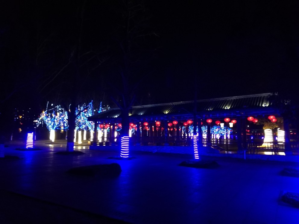 家里神女湖春节夜景