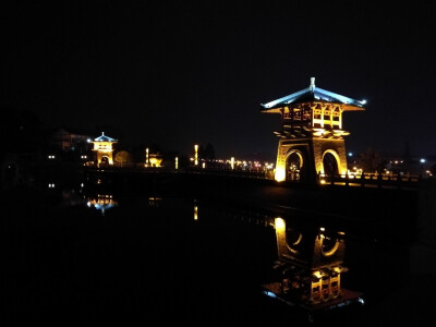 家里神女湖春节夜景