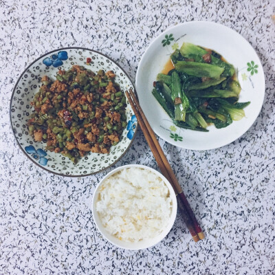 「晚餐」肉末豆角+蚝油麦菜