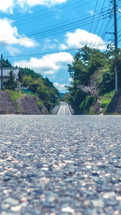 【独家专属】蓝色的天空、壁纸、遥远的旅途
相遇总是猝不及防，离别总是蓄谋已久…@橙屿兮。