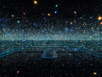 草间弥生在Hirshhorn Museum开展的装置艺术1