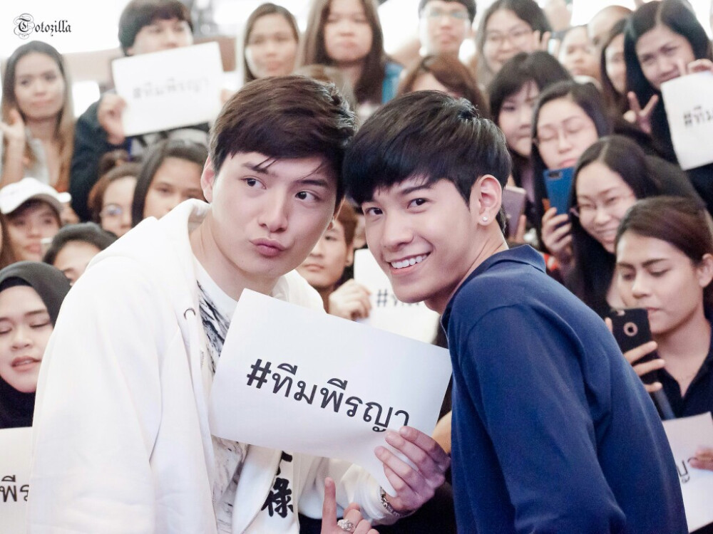 SingtoPrachaya KristPerawat 暖暖 阿日学长 Arthit 王慧侦 小狮子 Kongphop 钢炮 泰剧一年生
cr.twitter