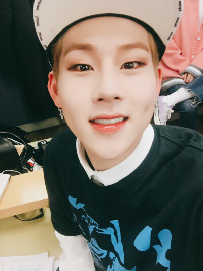 ❤❤MONSTAX 李周宪
170324官咖更新