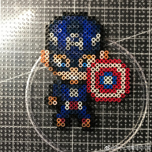 #Anny的手作##拼拼豆豆#做了一个美队送给小朋友 找了各种图 觉得这个最好看 出处见图三拼时自己做了些小修改@拼拼豆豆 ​​​​