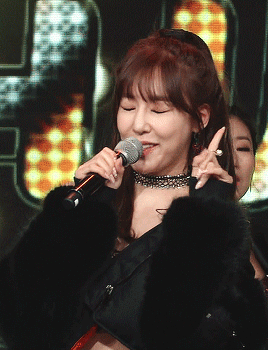 SNSD黄美英。抱图点赞。