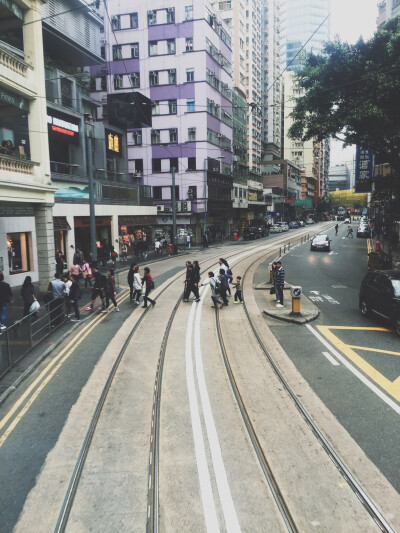 叮叮车｜香港 中环
看过《港囧》或者平日喜欢看港剧港片的朋友一定对叮叮车不陌生，这种极具代表性 复古又实惠的交通工具，几乎是去香港必坐，不用提前做什么…