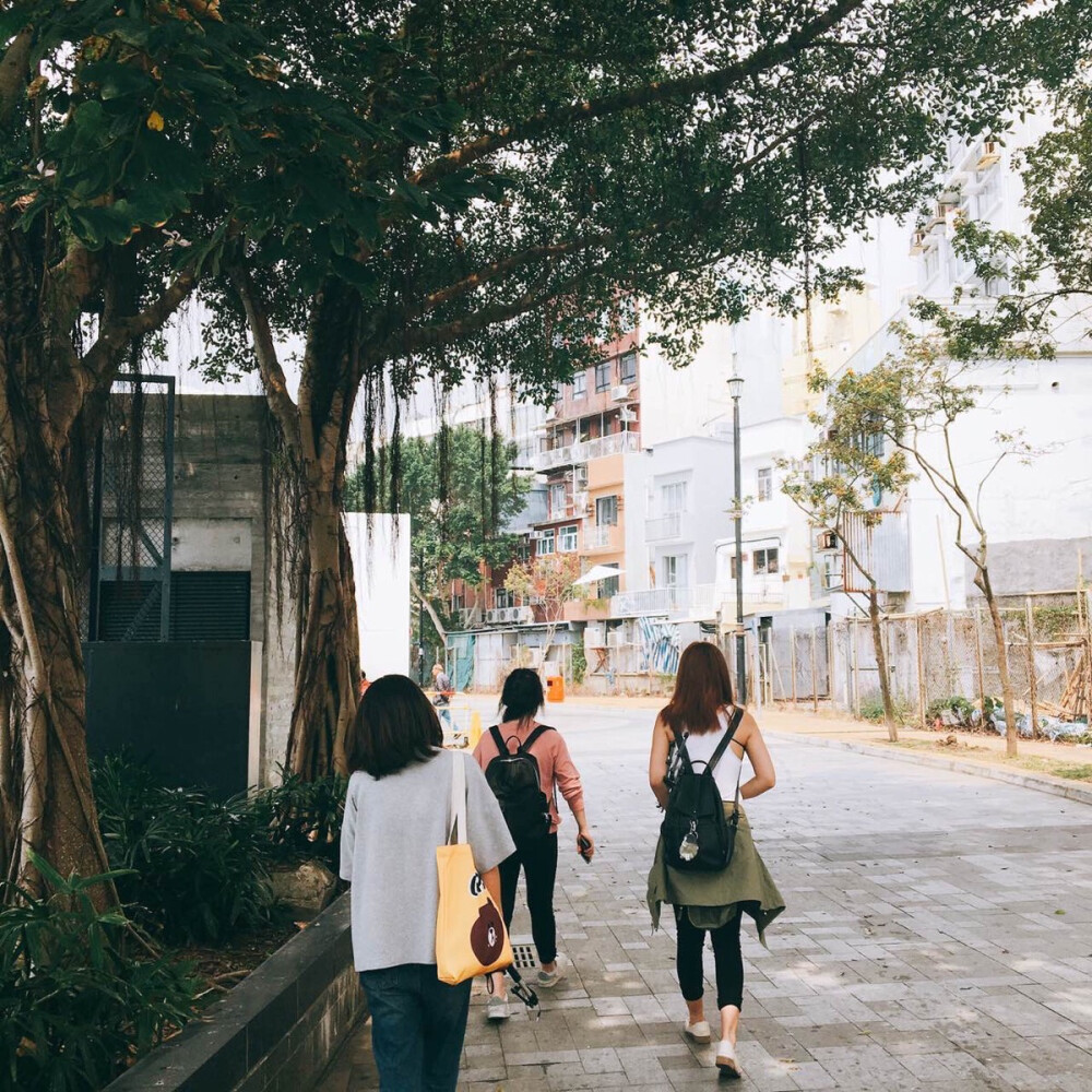 赤柱｜香港
与香港市区比较起来，赤柱相对慢节奏一些，很安静，很清新，适合度假、闲逛，建议可以在海边酒吧点一杯冰啤酒，或是脱下鞋子，丢掉包袱去海边玩耍，享受慢时光。