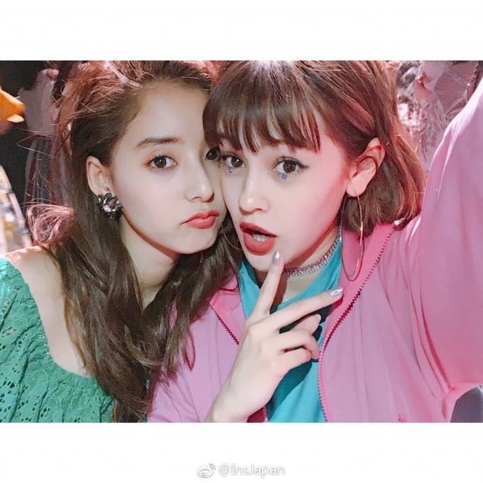 每天都能拍到好看的自拍就很开心 ​​​​