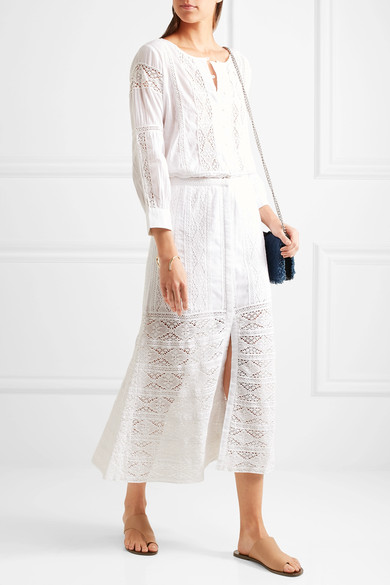 Rebecca Hessel Cohen 童年时期曾在纽约 Hamptons 海岸避暑，如今过着无拘无束的行者生活，波西米亚精神根植于心，亦体现在她创立的品牌 LoveShackFancy 之中。这款 “Bali” 半身裙以透气的纯棉和钩编蕾丝拼接而成…