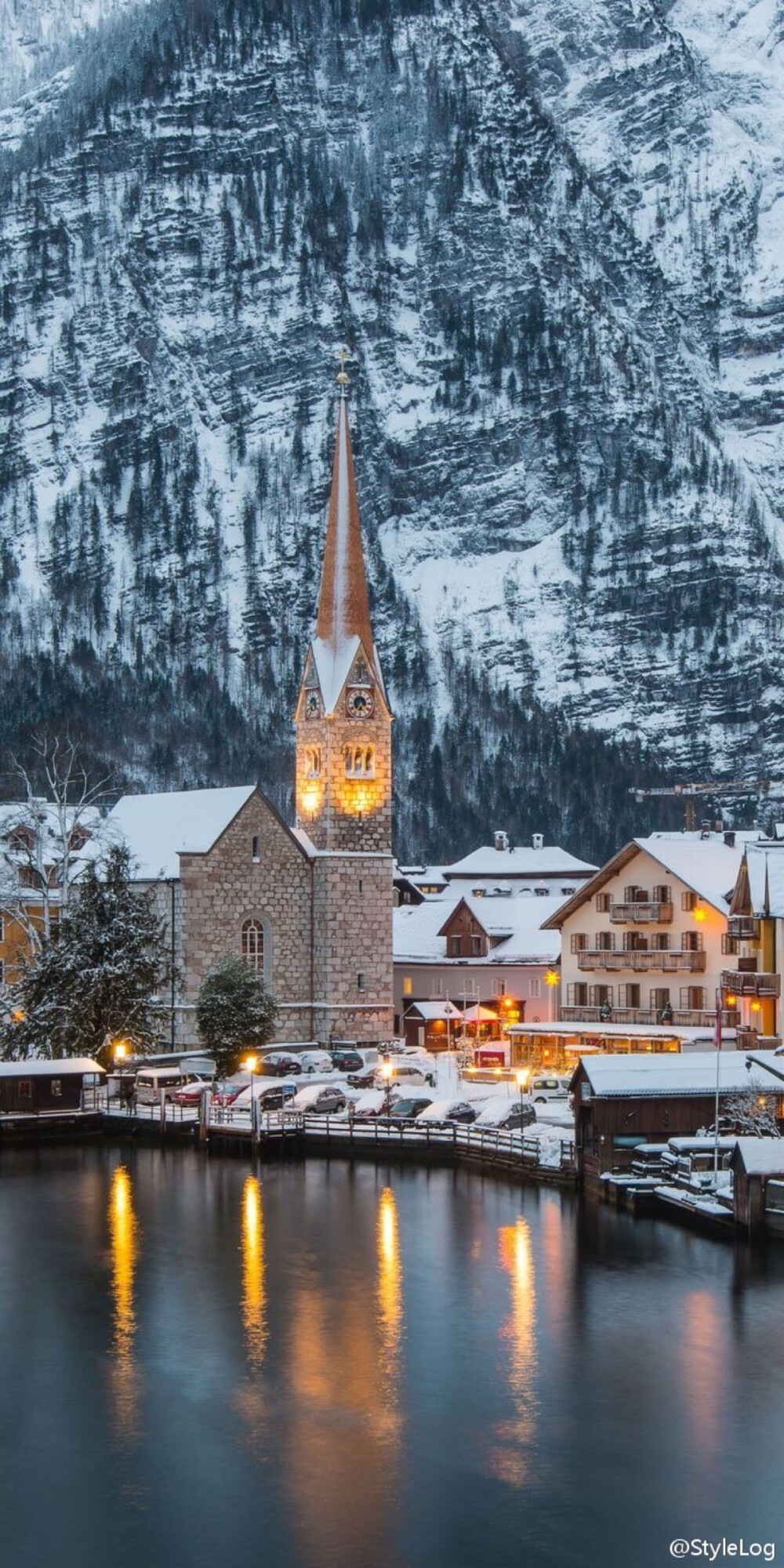 奥地利Hallstatt，最美的湖畔小镇。❄️❄️❄️ ​​​