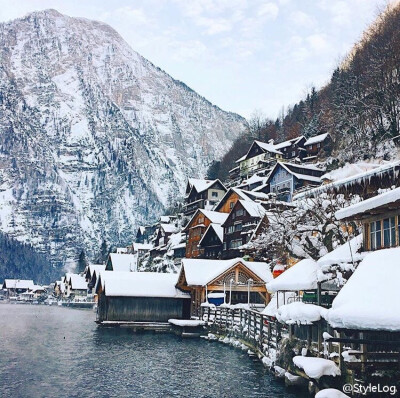 奥地利Hallstatt，最美的湖畔小镇。❄️❄️❄️ ​​​