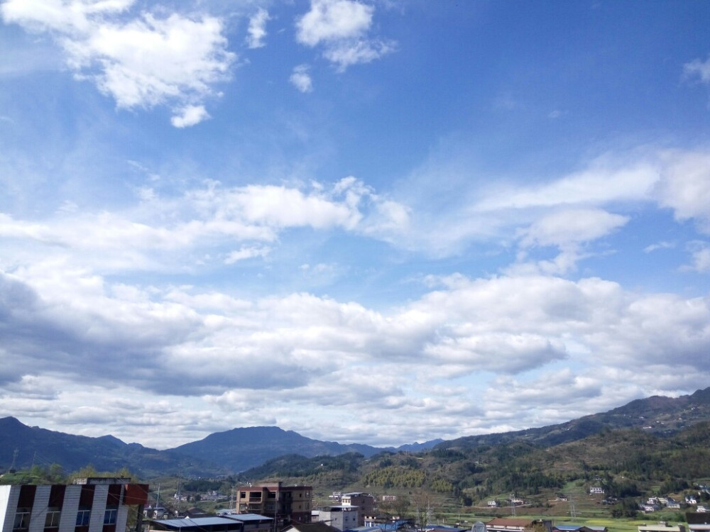 雨后天空中的彩虹呢