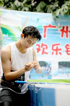 吴磊  99年小鲜肉  #二十四小时#  肌肉磊  