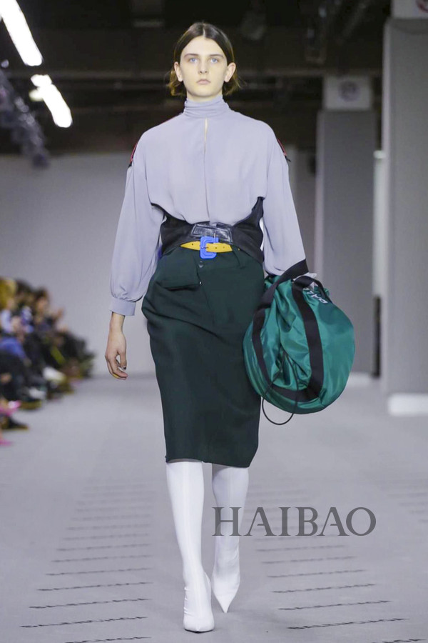 2017秋冬巴黎时装周：巴黎世家 (Balenciaga) 女装秀