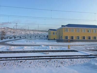 俄罗斯 雪地 铁轨 建筑 背景