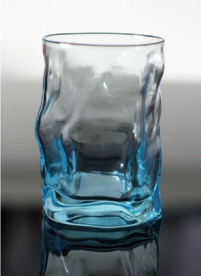索珍特波浪蓝水晶玻璃杯子。我是有多爱你，为你扭曲了心灵。