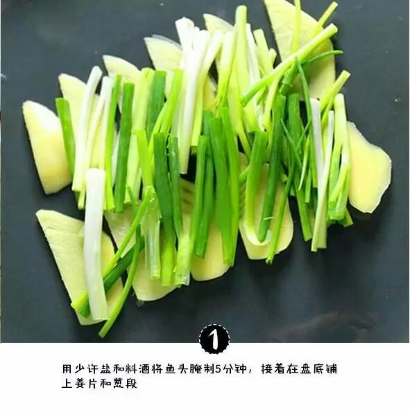 【家常剁椒魚(yú)頭】
一想起湖南式的泡辣椒就覺(jué)得胃口大開(kāi)。這道剁椒魚(yú)頭更是湘菜的代表菜，以剁辣椒的“咸”和“辣”沁入魚(yú)頭，辣氣十足，又異常鮮美。 ???