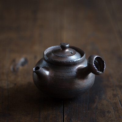 职人手作 粗陶茶具创意环保金属釉茶壶 手工拉坯成型 创意小茶壶