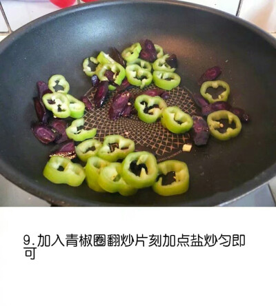 【干煎三文鱼配时蔬】
好看又美味，颜值与实力并存~ ​​​​