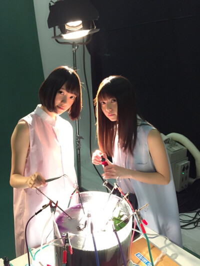 #齋藤飛鳥##堀未央奈#
via utb+推特
這是 Vol.253最后的off shot
以很像2次元?dú)赓|(zhì)的兩人的科幻主題
很喜歡恐怖電影的ho醬情緒很高
以及只能在旁邊苦笑著的飛鳥
可以看很多遍的組合 ???