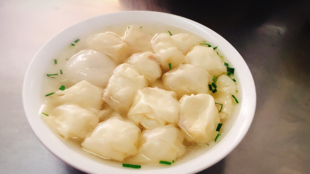 苏州特色美食泡泡馄饨一直觉得像一个个小小热气球舍不得吃呢