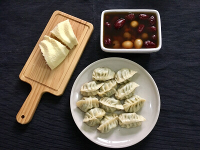 芝士蛋糕+当归红糖蛋+煎饺，早餐搞定