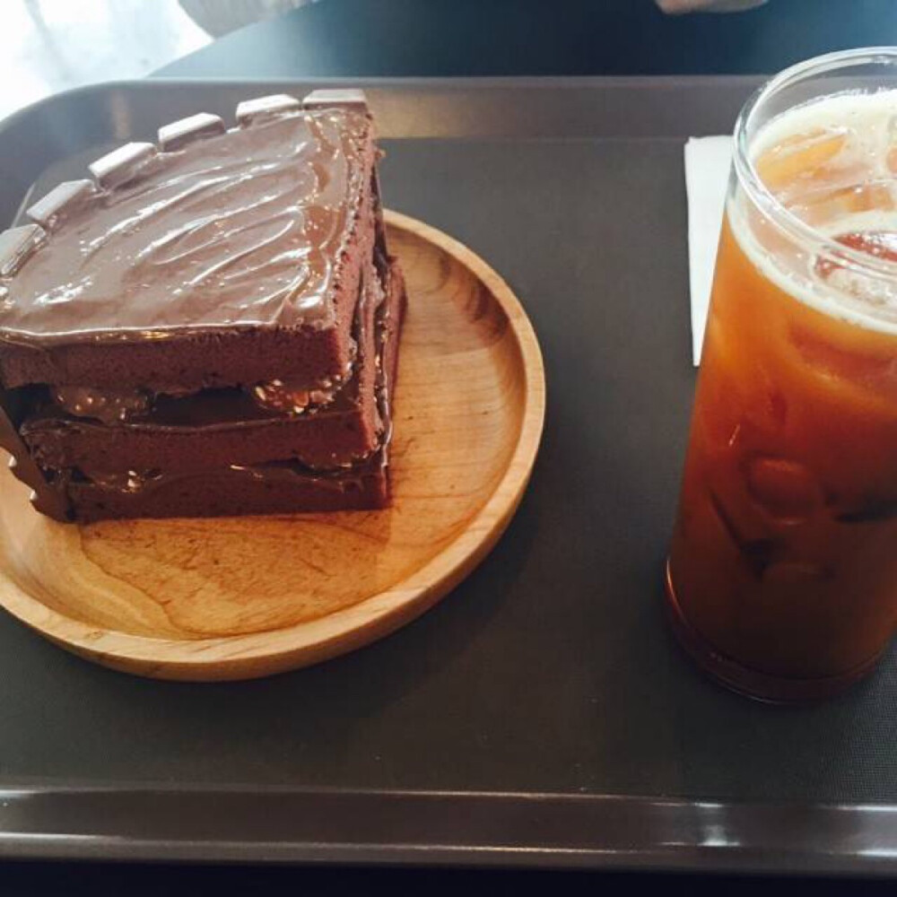 韩国 CHOCOTELLA CAFE 甜品店推出的恶魔巧克力蛋糕系列 ​