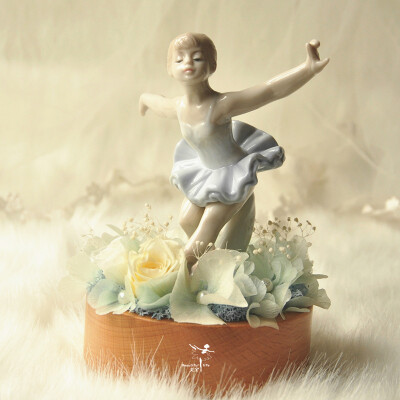 英国瓷偶芭蕾小天使音乐盒 永生花环组合 生日乔迁礼品创意礼物