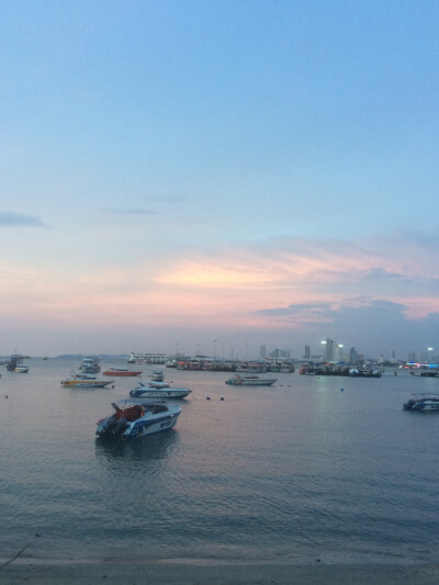 明知在玩火，但已停不下来。